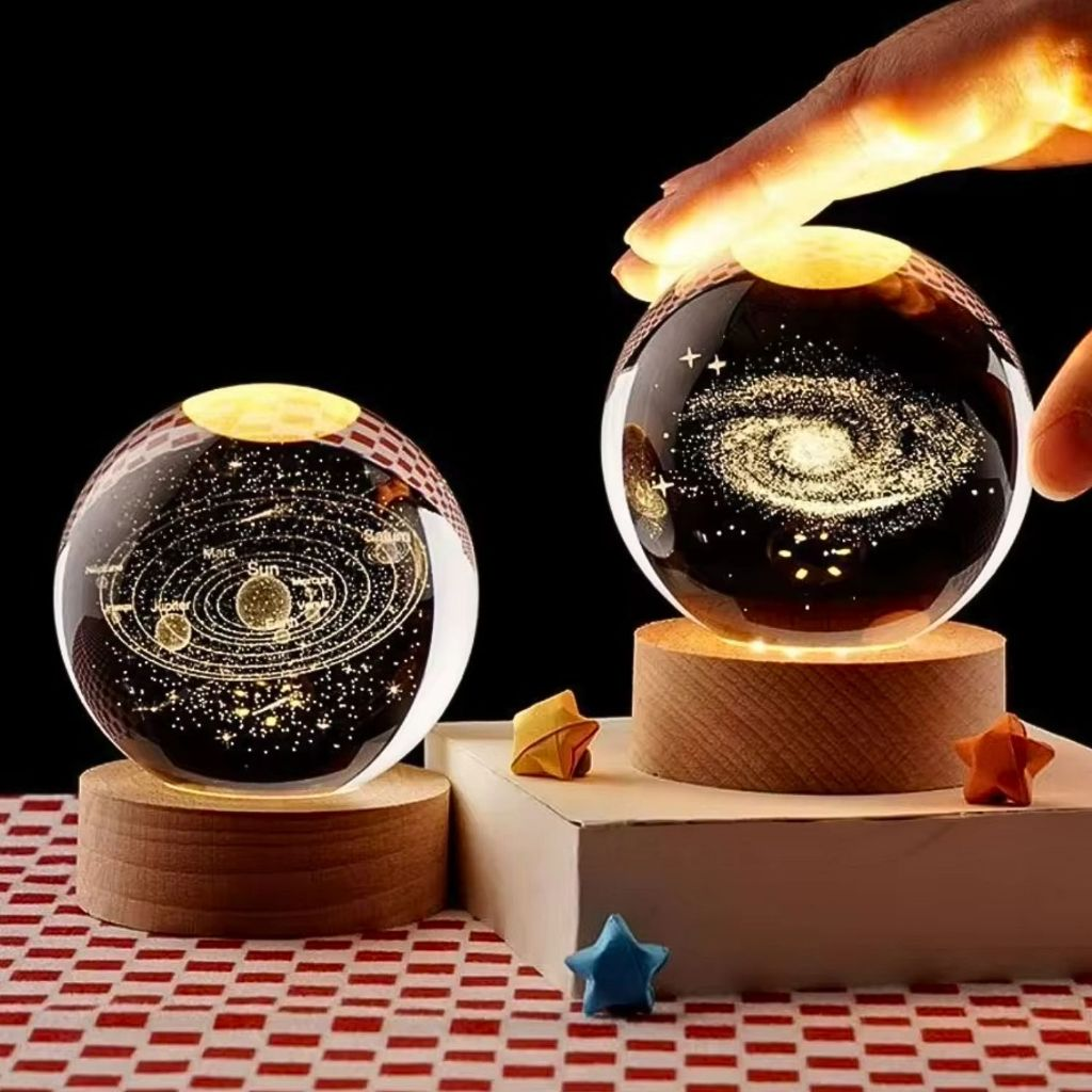 Luminária Decorativa Globo LED Lua Galáxia Sistema Solar Astronauta Bola De Cristal